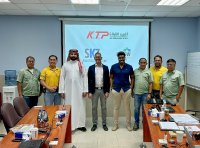 Abdulellah Abdulaal (3rd from left) and Jochen Wissgott (4th from left) during an audit at ALKOBLAN PIPES in Saudi Arabia. / Photo: SKZ