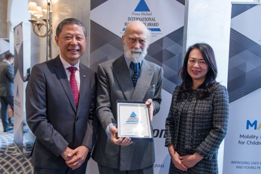 Bridgestone erhält renommierten Prince Michael International Road Safety Award.jpg