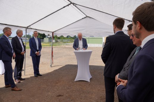 3_Landrat Jörg Farr lobt das Engagement von STÜKEN.JPG