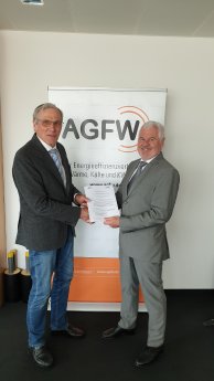Werner Lutsch, AGFW und Claus-Heinrich Stahl, BKWK unterzeichnen Kooperationsvereinbarung (Quell.jpg