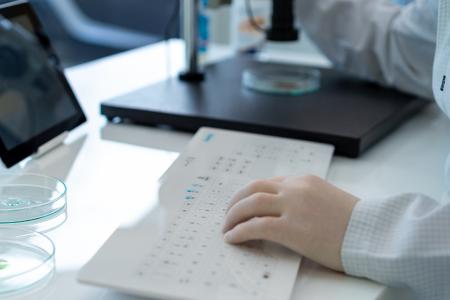 Neuste GETT-Innovation: Tastatur Cleankeys CK4 mit Bedienoberfläche aus Glas für Medizin, Gesundheitswesen und Labore