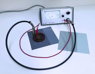 Measurement of surface resistance on PVC coated fabric using Teraohm meter und ring electrode. Left side lacquered with ROWAKRYL® G-34747W, right without lacquer.