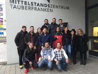 MobiPro-EU Erfahrungsaustausch am 28. Oktober 2016. Spanische Auszubildende im MobiPro-EU Projekt mit der pädagogischen Mitarbeiterin Karen Frasch (ganz rechts im Bild) vom Kolping-Bildungswerk Stuttgart e. V. (Foto: IHK)  