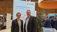 Dr. Alexander Haßdenteufel, (li.) und Dr. Markus v. Voss geben auf den BREKO Fiberdays23 die geschlossene Kooperation bekannt. Dr. Alexander Haßdenteufel, (li.) und Dr. Markus v. Voss geben auf den BREKO Fiberdays23 die geschlossene Kooperation bekannt.