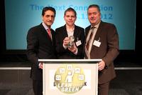 (v.l.) Rui Macedo, Geschäftsführer der Sievert Handel Transporte GmbH, Thomas Stawecki, Mitarbeiter der sht, und Henk Batterink, Geschäftsführer der N.T.M. Transportgroep B.V.