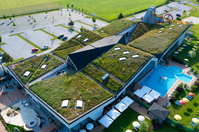 Bauder_BuGG Gründach des Jahres 2025_Therme Amade_Abb3.jpg