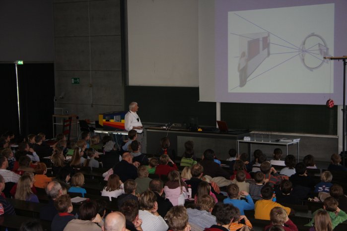 Aufgrund der aktuellen Situation findet die Kinder-Uni von Prof. Dr. Bernd Lingelbach nicht an d.JPG