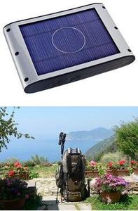 Giorgio Land nutzt BRESSER Solar NotebookCharger als unabhängige Stromversorgung am Notebook für Tour-Tagebuch