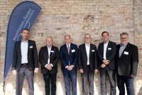 MCN-Vorstand (v. l.): Prof. Bastian Gruschka (Hochschule Bremen), Jens Tathoff (biike GmbH), Torben Taeger (Alfa Laval Mid Europe GmbH), Martin Pieper (Martin Pieper Unternehmensberatung), Frank Nicolai (Moore BRL GmbH), Holger Ritter (DRYNET GmbH). Nicht auf dem Bild: Johannes Hartwig (Ministerium für Wirtschaft, Verkehr, Arbeit, Technologie und Tourismus Schleswig-Holstein). (Zum Herunterladen mit rechter Maustaste klicken und 