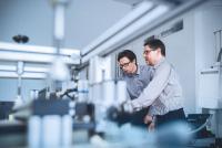 . An der Leistungsfähigkeit der Stahlsorte wird in Gelsenkirchen bei thyssenkrupp Electrical Steel geforscht – für Produkte wie das nachhaltige Elektroband wurde der Stahlhersteller vom Weltstahlverband ausgezeichnet.