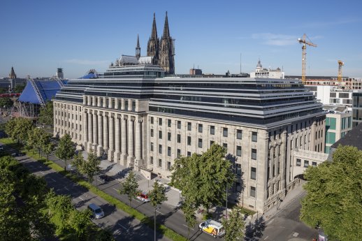 EASA-Direktion-sky.jpg