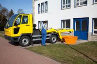 Multicar M 27 B mit Absetzkipper schultert bis zu 3 Tonnen Nutzlast.