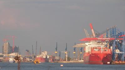 Vor allem der Export bemerkt die Krise (Foto: HFB Fotos HH/pixelio.de)