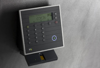 Ganz schön sicher: Das Zeiterfassungsterminal INTUS 5300FP mit Fingerprint-Sensor
