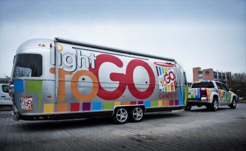 Markteinführung der neuen CAPATECT light TO GO-Putze: Der Farbenhersteller Caparol bewirbt die Vorzüge der neuentwickelten, organisch rezeptierten Leichtputze bundesweit an 40 Großhandelsstandorten. Der Tourplan ist auf www.light-to-go.de zu finden / Foto: Caparol Farben Lacke Bautenschutz