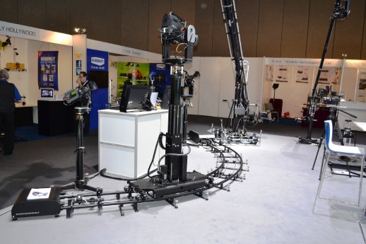 Bild 2 ACE Egripment  Generic Track System - Curved.JPG