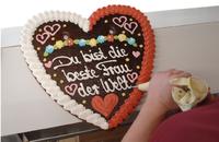 Mithilfe der umgesetzten Effizienz-Maßnahmen senkte die H. Schulze Ladencafé GmbH ihren Ausschuss an Lebkuchenherzen um rund 30 Prozent. Foto: H. Schulze Ladencafé GmbH Mithilfe der umgesetzten Effizienz-Maßnahmen senkte die H. Schulze Ladencafé GmbH ihren Ausschuss an Lebkuchenherzen um rund 30 Prozent. Foto: H. Schulze Ladencafé GmbH