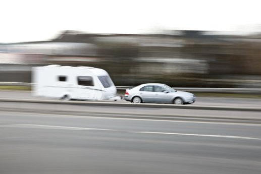 Mit dem Anhänger am Auto sicher in die Ferien.jpeg