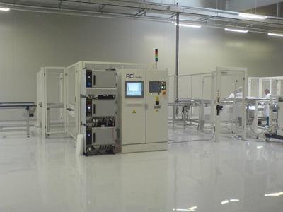 The highly-automated, customized production line can be used to manufacture both glass-film and glass-glass top-quality photovoltaic modules. The 60-cell, monocrystalline solar elements have a capacity of up to 250 Watts.