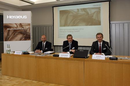 Caption(from right to the left): Jan Rinnert, Vice Chairman of the Board of Management; Dr. Frank Heinricht, Chairman of the Board of Management; Christoph Ringwald, Head of Business Media & Corporate Responsibility)