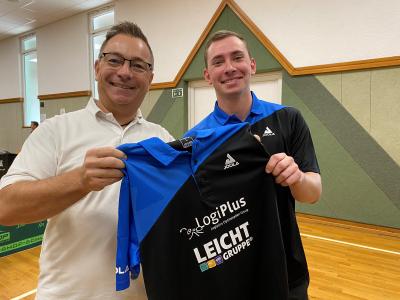 Trikotübergabe des neuen Sponsors LogiPlus bei der Tischtennisabteilung des TSV Karlsdorf am 11. Oktober 2020