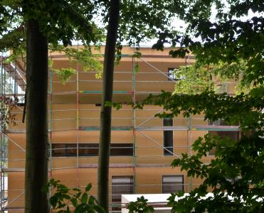 Nach dem Vorbild der Natur: Das INTHERMO Holzfaser-WDVS wird von namhaften Architekturbüros zum Dämmen von Fassaden empfohlen; als Objektbeispiel hier im Bild eine Unternehmervilla in Köln. (Foto: Achim Zielke für INTHERMO, Ober-Ramstadt; www.inthermo.de)