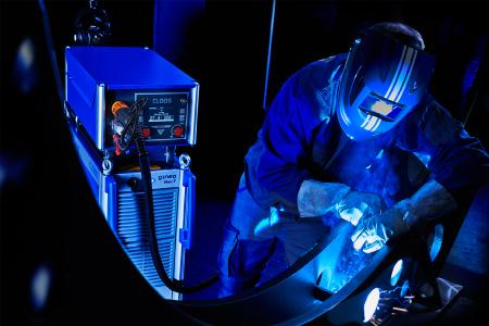 The new high-tech MIG/MAG welding power source QINEO NexT convinces by excellent arc characteristics for highest welding quality