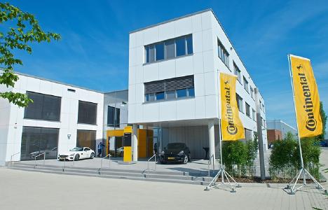 Continental Stellt Ersten Reifen Im Neuen High Performance Technology Center In Korbach Her Continental Aktiengesellschaft Pressemitteilung Pressebox