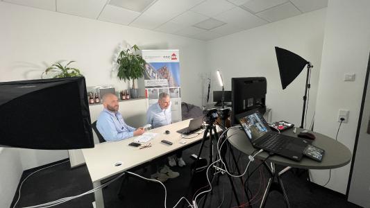 Behind the Scenes beim ersten digitalen Networking-Treffen des FVHF. Es kamen über 40 Teilnehmende online zusammen, um mehr über COSENTINO, KEIL und das neue Mitglied REISSER-Schraubentechnik GmbH zu erfahren.
