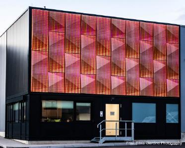 An der TU Chemnitz wurde in Zusammenarbeit mit der Fiber-Tech Construction GmbH und richter & heß Verpackungs-Service GmbH das neue multifunktionale Fassadensystem "NFK-BioLIGHT" entwickelt und umgesetzt / Foto: Silvia Giardino Photography