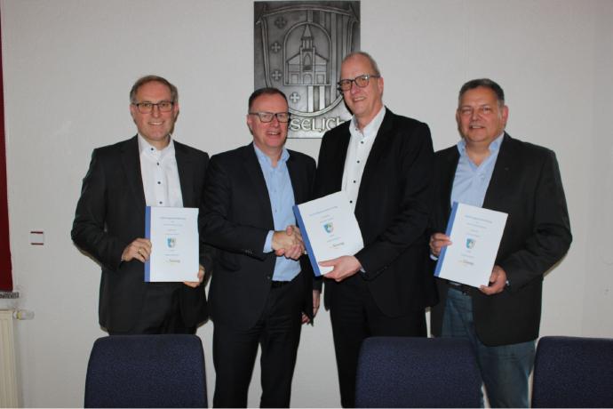Beselich Unterzeichnet Stromkonzessionsvertrag Mit Der Suwag