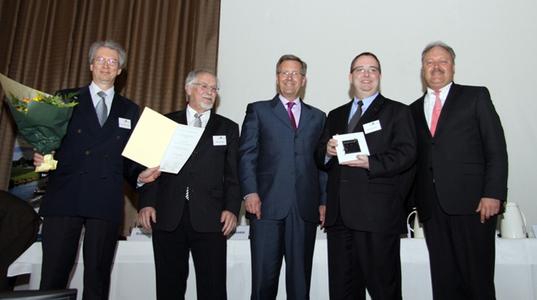Prof. Heinz-G. Redeker (Vorstandsvorsitzender ELV Elektronik AG und eQ-3 AG), Walter Theuerkauf (Auricher Landrat), Christian Wulff (Ministerpräsident Niedersachsen), Bernd Grohmann (Bereichsleiter Marketing & Business Development eQ-3 AG) und Manfred Wendt (Vorstandsvorsitzender Ems-Achse)