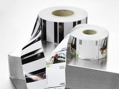Nachhaltiger Blickfang: Labeling Green-Etiketten von METTLER TOLEDO mit brillantem Vollfarb-Vordruck. (Bildnachweis: METTLER TOLEDO)