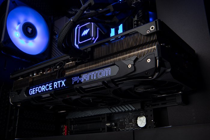 GeForce RTX 4080 bei MIFCOM 04.jpeg