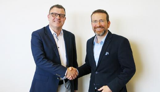Partnerschaftliche Zusammenarbeit in der Baubranche beschlossen: v.l.: Daniel Csillag, Geschäftsführer der Nevaris Bausoftware GmbH und Dr. Stefan Anschütz, Vorstand und Mitbegründer der initions AG. Bild: initions AG