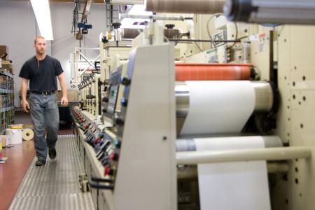 In der Etikettenproduktion will Bluhm Systeme durch gezielte Maßnahmen noch stärker die ohnehin bereits reduzierten Ausschuss- und Abfallmengen senken