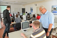 Wirtschaftsingenieure sind Experten für Ökonomie und Technik gleichermaßen 