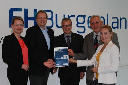 Kooperation für die berufsbegleitenden Masterstudiengänge IT-Management, Online-Education sowie E-Commerce & Online Marketing: Annette Grimme (WBS Training), Gernot Hanreich (Rektor FH Burgenland), Heiko Miedlich (WBS Training), Christian Kupetz (WBS Training), Daniela Schuster (Geschäftsführerin AIM Austrian Institute of Management)