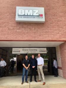 Kai Schoeffler, Geschäftsführer von BMZ USA, eröffnet die neuen Räumlichkeiten zusammen mit Sven Bauer, CEO der BMZ Holding