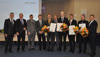 Mit den Forschungspreisen zeichnet die IHK Magdeburg nun schon zum 12. Mal erfolgreiche Arbeiten von Studenten und ehemaligen Studenten der Universitäten und Hochschulen aus: (v.l.) Dr. Armin Willingmann, Rektor der Hochschule Harz; Wirtschafts- und Wissenschaftsminister, Hartmut Möllring; IHK-Präsident Klaus Olbricht; Dr. Prof. Jens Strackeljahn, Rektor der Otto-von-Guericke Universität Magdeburg; Preisträger Dr. André Gröbel, Hochschule Harz; Prof. Dr. Andreas Geiger, Rektor der Hochschule Magdeburg-Stendal;  PreisträgerJun.-Prof. Dr.-Ing Andreas Bück, Preisträger Dr.-Ing. Stefan Palis; Preisträger Burghard Genz und IHK-Hauptgeschäftsführer Wolfgang März (Foto: IHK Magdeburg)