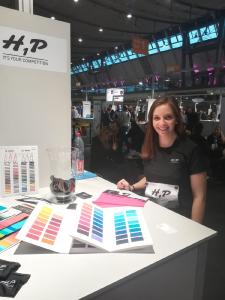 Jessica Passler präsentierte beim Start-up BW Summit 2019 ihre Geschäftsidee eines Wettkampfshirts mit integrierter Startnummer-Befestigung / Fotonachweis: © Hochschule Aalen | Christian Kling