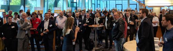 Isabelle von Künßberg begrüßt die Teilnehmenden der acmeo Partnerkonferenz