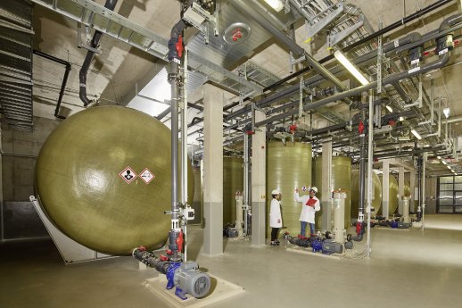 Unterirdische_Elektrolyt-Tanks_(c)_Fraunhofer_ICT.jpg