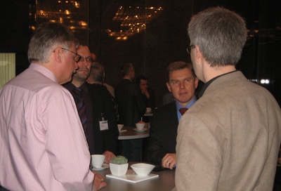 Aucotec Vorstand Uwe Vogt (2vre) mit Teilnehmern beim Varianten Forum Nov 2009