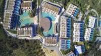 The buildings in the Olea All Suite Hotel on Zakynthos are arranged like islands around the lagoon-style pool in the centre. Source: egreen / ZinCo