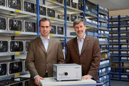 Key Account Manager Stefan Schindlbeck and Company President Richard Distl with the successful Array Spectrometer CAS 140CT