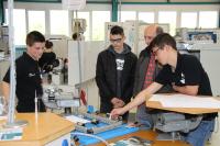 Auszubildende und Studierende der WITTENSTEIN SE informieren am 19. April 2018 über Berufe und Bildungswege. (Das Foto entstand bei der Vorjahresveranstaltung in der WITTENSTEIN talent arena.)