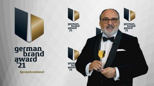 German Brand Award Gewinner 2021 in Deutschland in der Rubrik - EXCELLENT
BRANDS – CORPORATE SERVICES: KERN. Unternehmensnachfolge. Erfolgreicher.
Erstmalig wurde mit KERN ein spezialisierter M&A-Dienstleister als Marke
ausgezeichnet. Nils Koerber, Inhaber von KERN - Unternehmensnachfolge. Erfolgreicher. freut sich mit seinem Team über diese renommierte Auszeichnung.
Bildnachweis: KERN-System GmbH