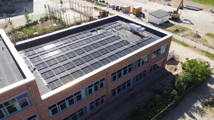 PM_WE25_29_Foto_Solaranlage_Mosaik_Schule_WEMAG_Schneider.jfif