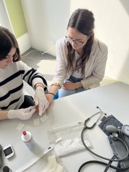 Medical Check beim Gesundheitstag.JPG